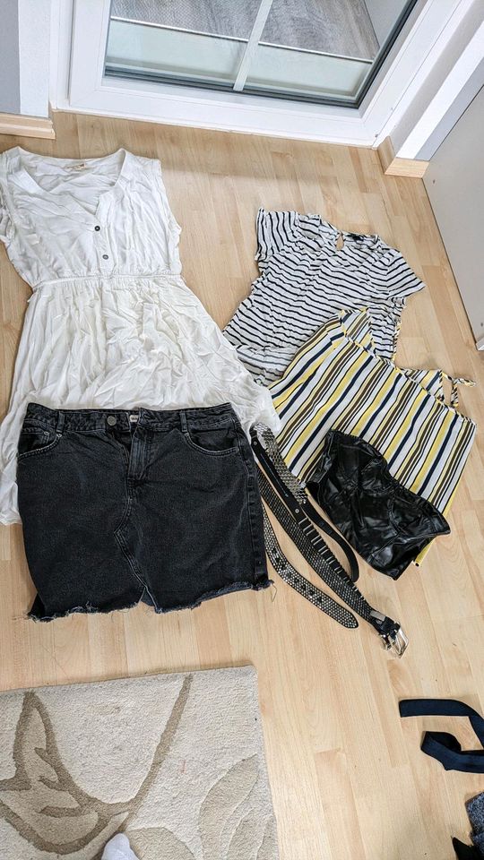 Sommerpaket 36 38 Rock Vinted Tops in Witzenhausen