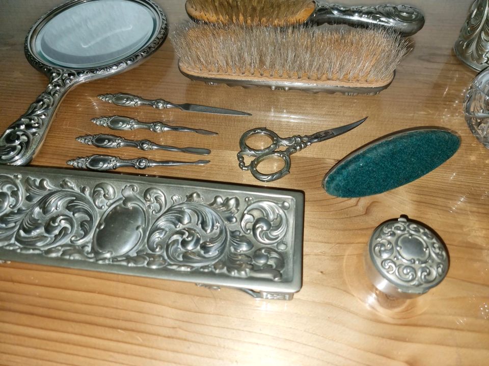 E.P.N. Antikes Jugendstil Toiletten Set Spiegel/Bürsten/Maniküre in Jork