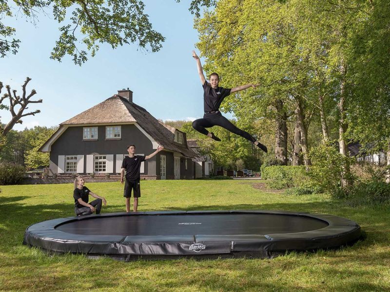 Berg Trampoline &  Play Base  Lagerräumung  Probespringen möglich in Borgholzhausen