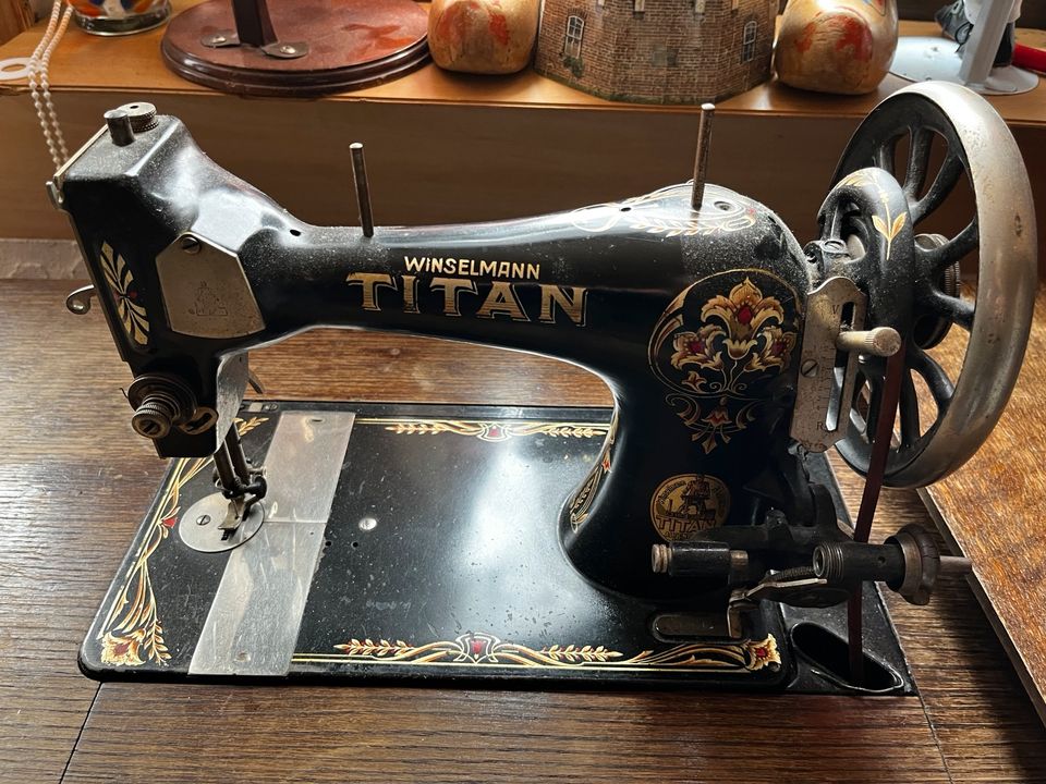 Alte Nähmaschine „Titan“  VHB in Obrigheim