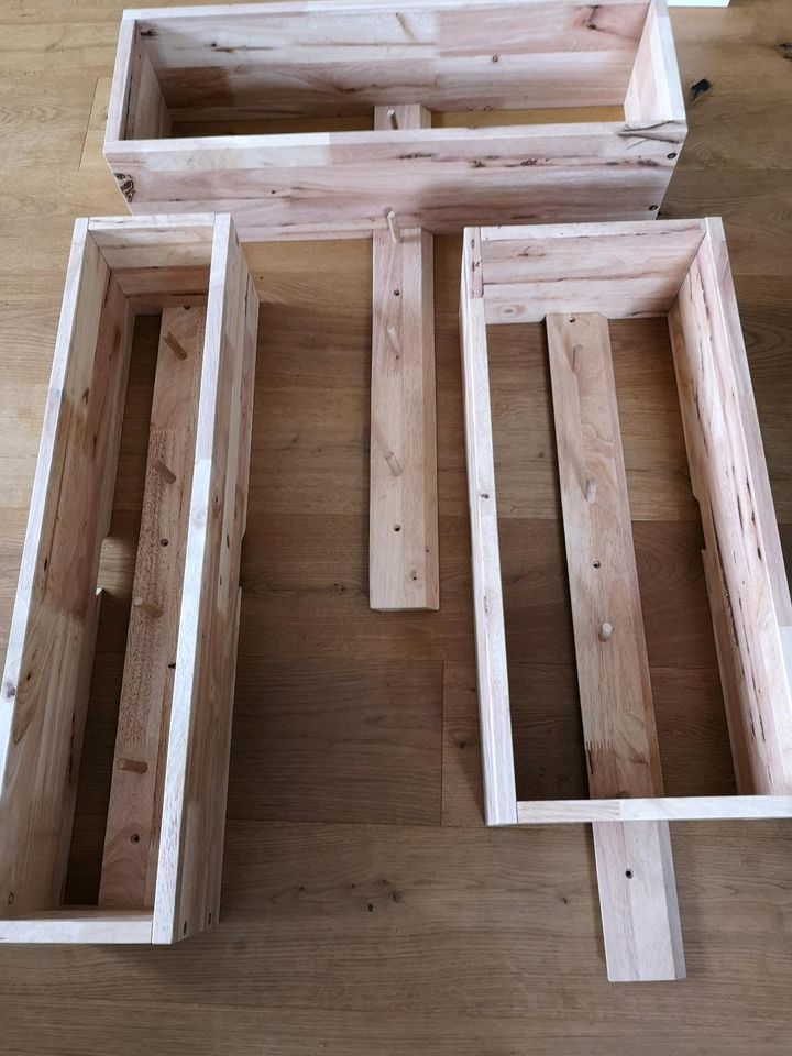 Garderobe aus Holz in Schwaig