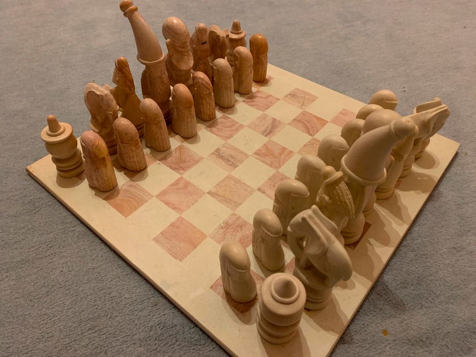 Schachspiel aus Speckstein (Kenia) in Hamburg