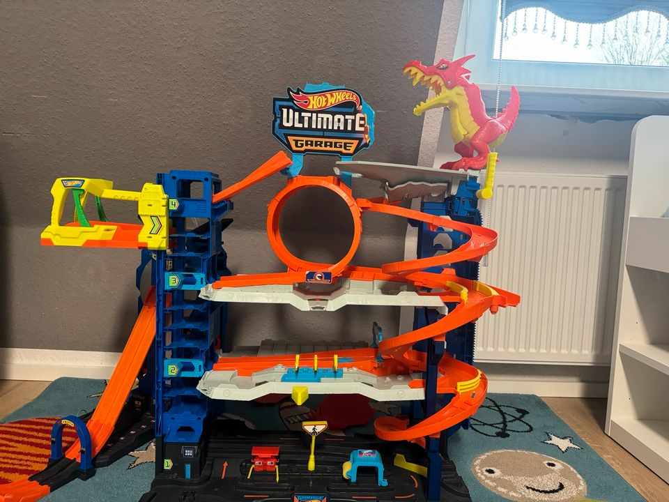 Hallo ich biete hier eine Hotwheels Garage. Neu Preis 150€ in Wuppertal