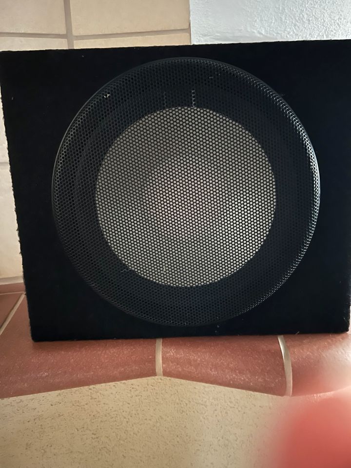 Pyle Verstärker 400 Watt und subwoofer mit Kabel Modell SA2600II in Glauburg