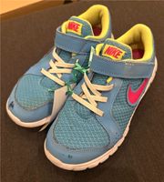 Turnschuhe NIKE in Gr 31,5 Hessen - Cölbe Vorschau