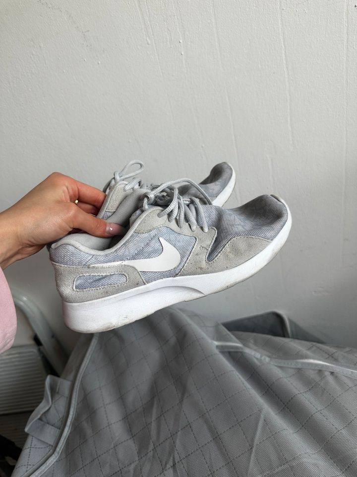 Nike Schuhe Damen in Velbert