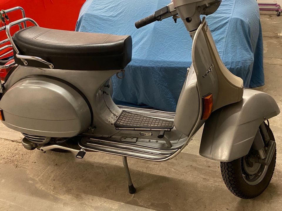 Vespa P80X PX aus dem Jahr 1981 in Originallack in Stuttgart