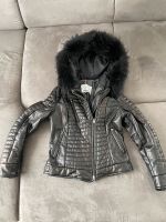 Schwarze Lederjacke mit Fell Kapuze München - Sendling Vorschau