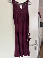 Esmara Kleid Bordeaux M 40 42 mit Spitze und Gürtel Niedersachsen - Munster Vorschau