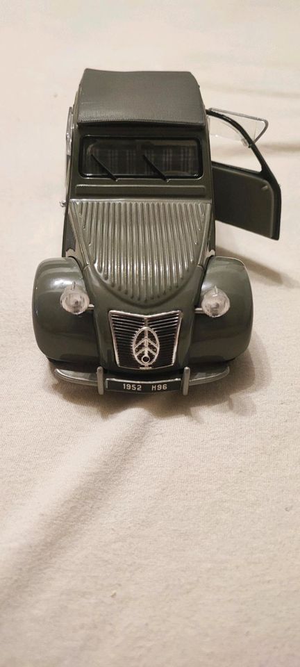 Modellauto Citroen 2CV 1952 in Bautzen