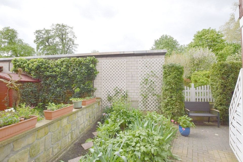 Schönes, neu aufgebautes Fachwerk-Stadthaus mit 2 Wohnungen + kleinem Garten. in Halberstadt