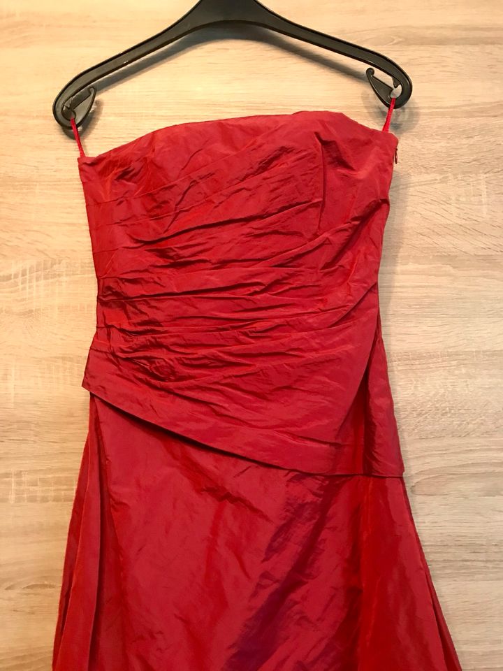 Abiballkleid Gr. 32 XXS Rot Lang Abschlusskleid Kleid C&A in Kirchberg