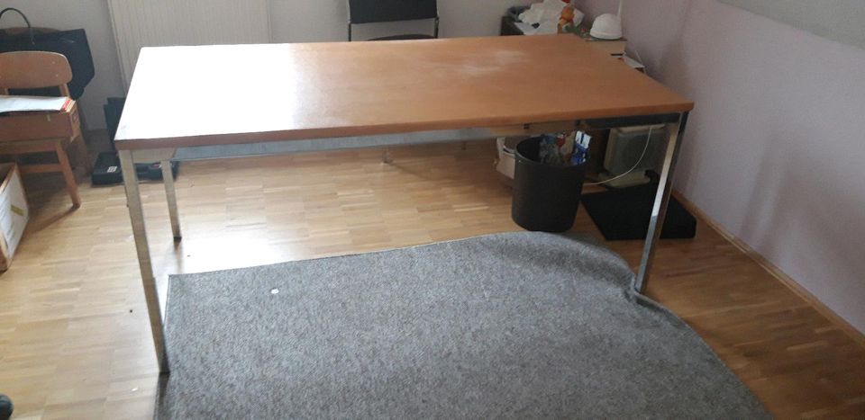 Tisch, 1,55 m lang, 0,77 m breit, 0,72 m hoch in Schlüsselfeld