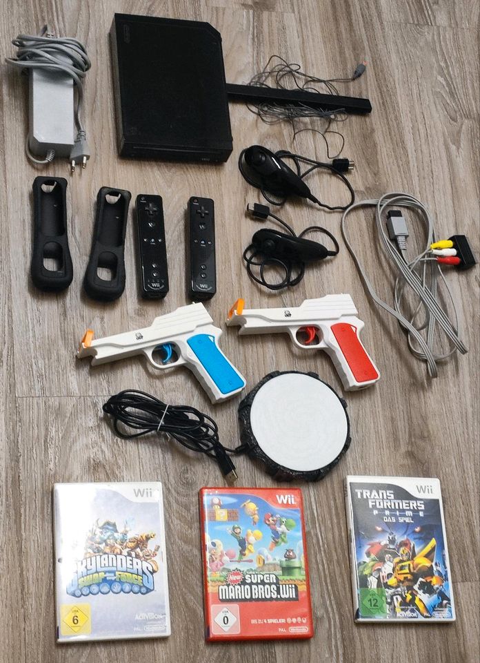 Nintendo Wii Konsole Controller mit Zubehör in Nürnberg (Mittelfr)