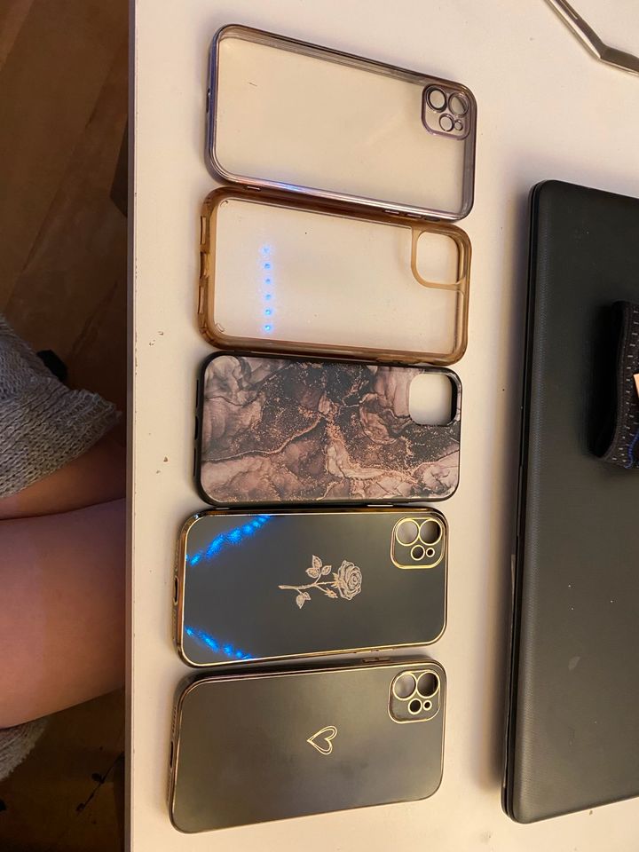 iPhone 11  mit zugehör in Wesseling