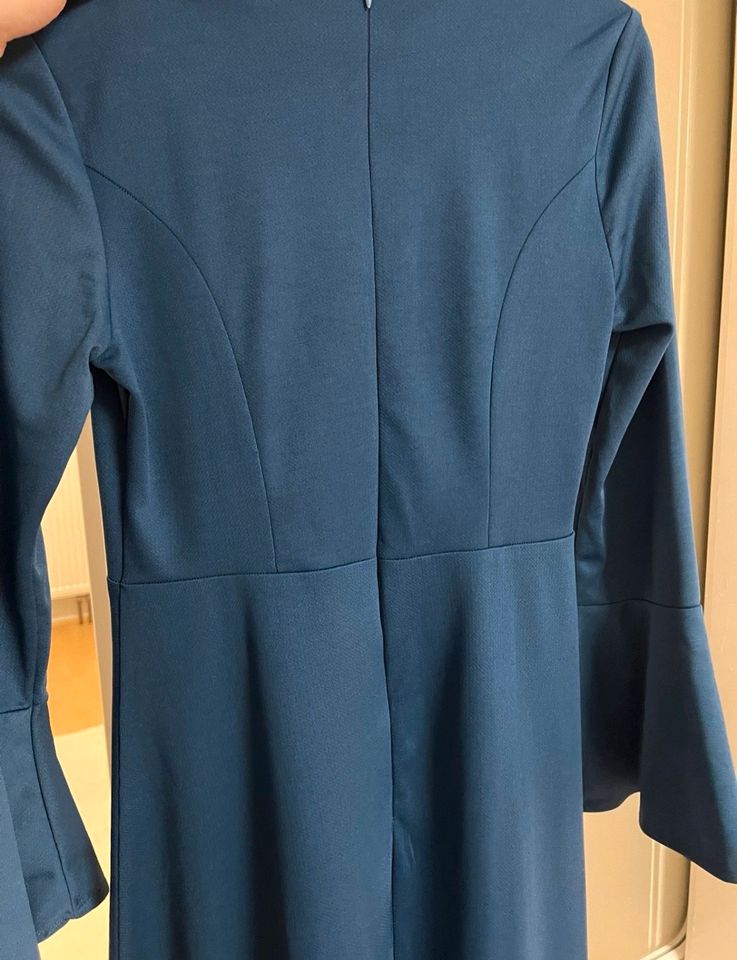 Langes Kleid Blau wie neu in Duisburg