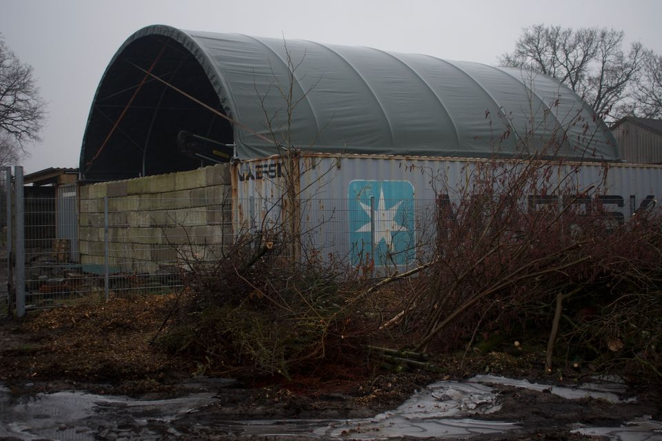 Einfach zusätzlich überdachten Raum schaffen zwischen zwei Fracht- oder Lagercontainern - Unterstand für Fahrzeuge, Geräte und Maschine - Baustellenüberdachung - Überdachung von Fahrsilos - Lagerung in Hamburg