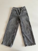 NEU Lässige weite Jeans von S. Oliver, Gr. 134 Bayern - Holzkirchen Vorschau