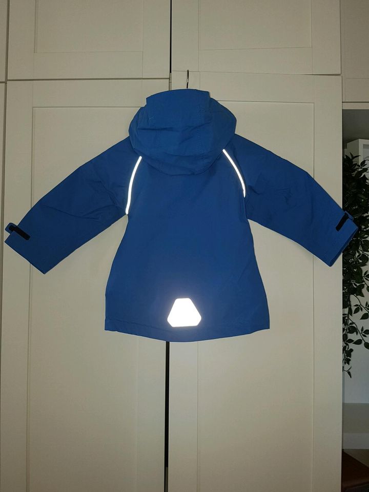 Jacke Gr. 98 neuwertig Sommer Kleinkind Regenjacke Kindergarten in Gummersbach