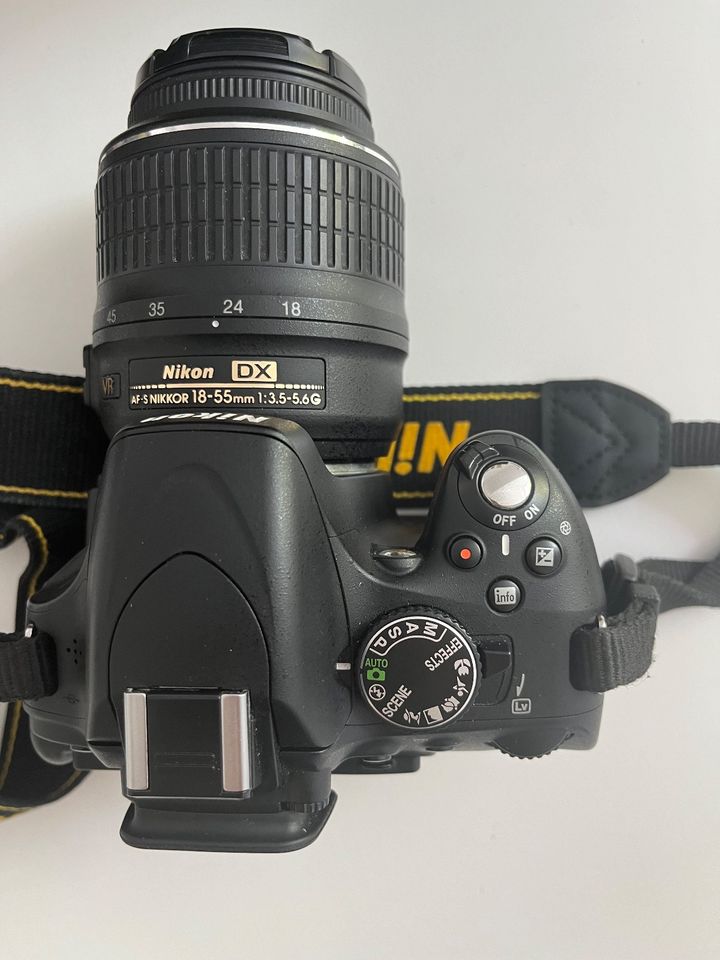 Spiegelreflexkamera mit Objektiv: Nikon D5100 18-55 VR Kit in Düsseldorf