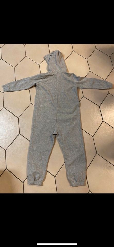 Kinderjumpsuit Gr.:134-140 in Moers