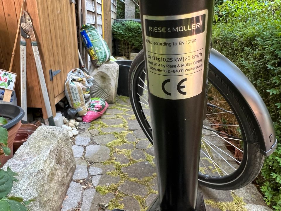 Riese und Müller E-Bike Delite mit zusätlichen Laufrädern in Illerkirchberg