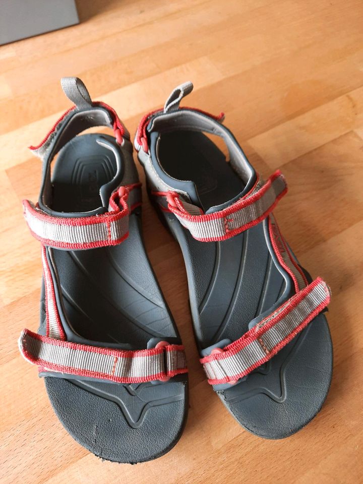 TEVA Sandalen Gr 35 in Langenlonsheim