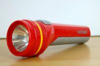 Taschenlampe Eveready rot -funktioniert- Betrieb m. Baby / LR 14 Nordrhein-Westfalen - Kall Vorschau