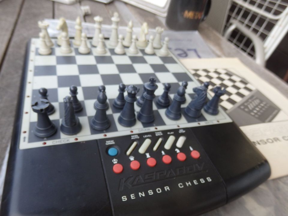 Schachcomputer Kasparov Sensor Chess mit Beschreibung in Rosenheim
