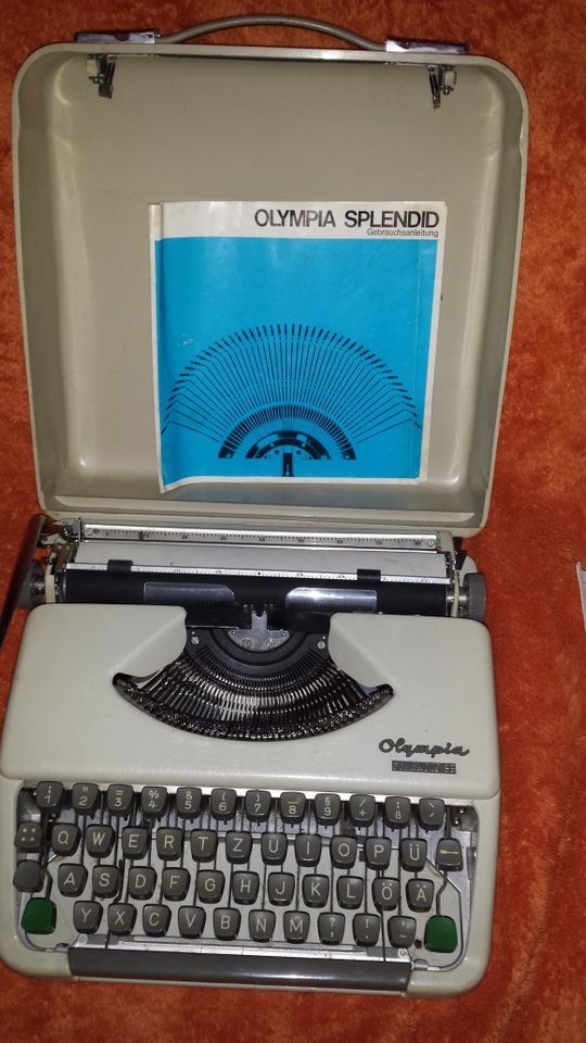Schreibmaschine Reiseschreibmaschine Olympia Splendid Zertifikat in Berlin