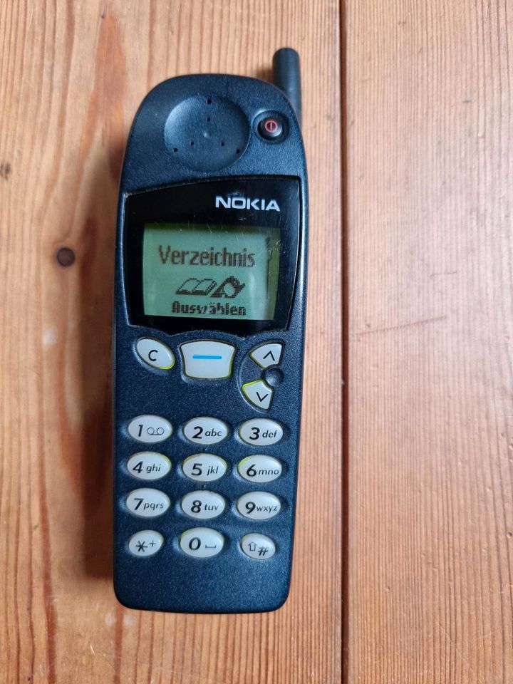 Nokia 5110 Handy mit Akku, Ladegerät u. Wechsel Cover in Schneeberg