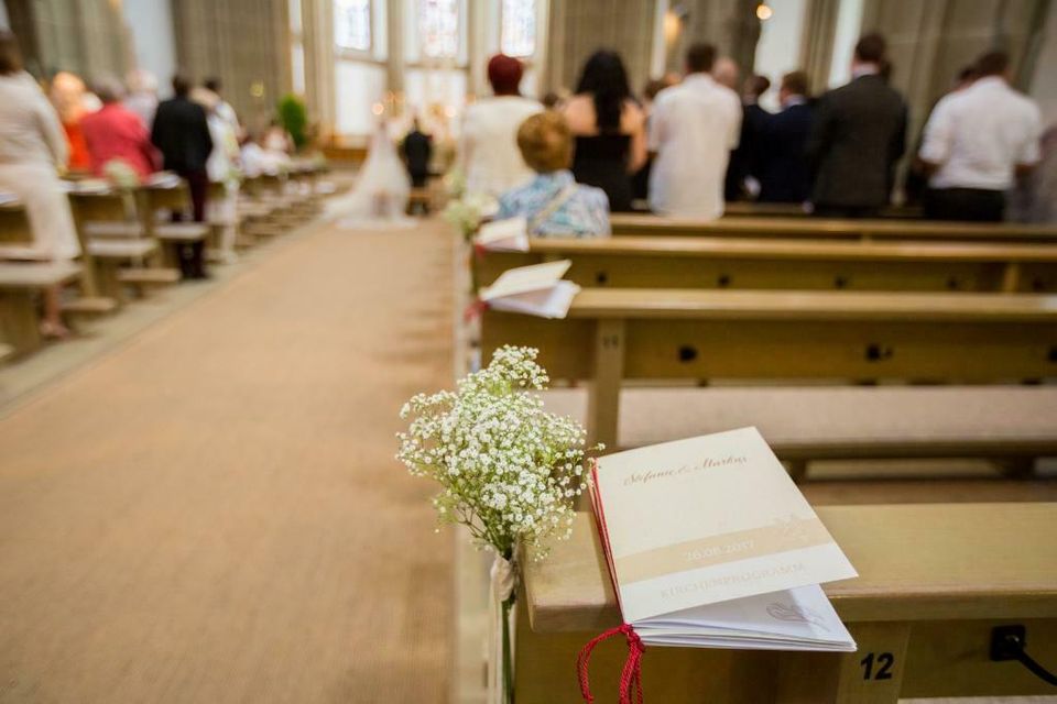 Hochzeit *Verleih* Floristik Traubogen Kirche freie Trauungen in Bad Bocklet