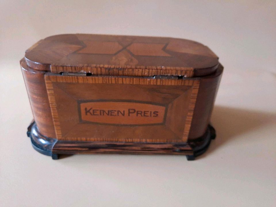 Antike Holzdeckeldose mit Intarsien,  Ohne Fleiss Keinen Preis in Frankfurt am Main