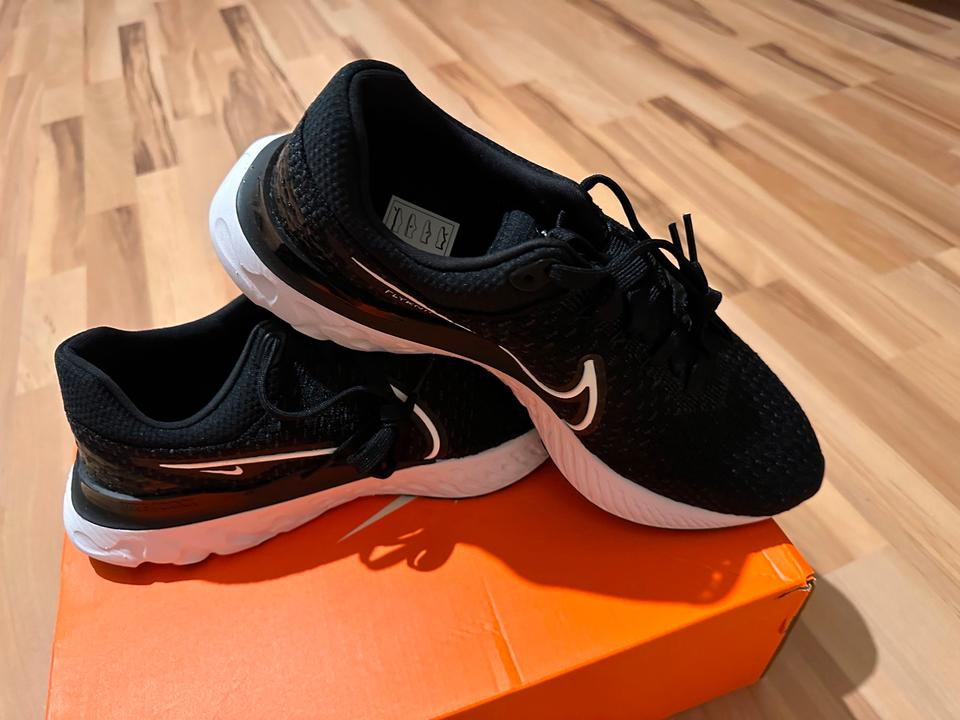 Nike React Infinity Run FK 3 Laufschuhe (Schwarz) EUR 45. NEU in Duisburg