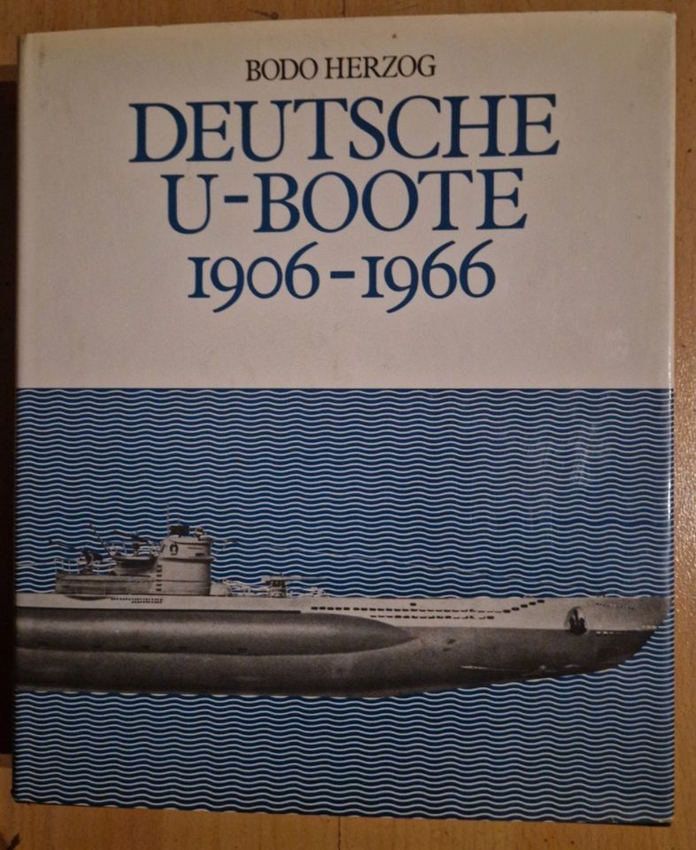 Bücher/Fachliteratur - Top Zustand - Weltkrieg - je 8,00 €/Stck in Neuwied