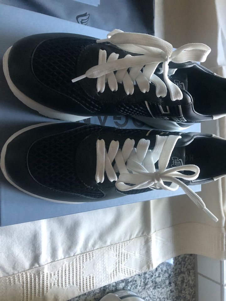 Hogan Active one Sneaker, neu, ungetragen schwarz weiß, Gr. 39 in Borken