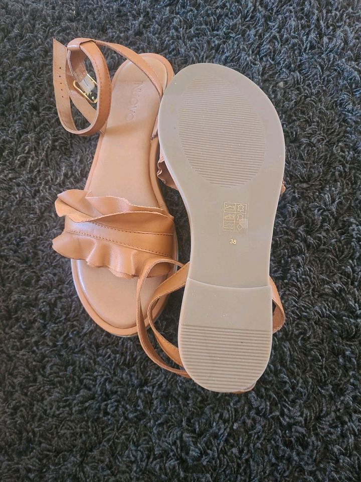 Neue INUOVO Sandalen aus Leder in Stuttgart