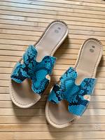Flache Pantoletten 38 Sandalen Schlangenmuster blau animal print Aachen - Aachen-Mitte Vorschau