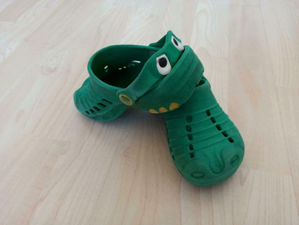 Clogs in Größe 26 mit Froschmotiv in Rust