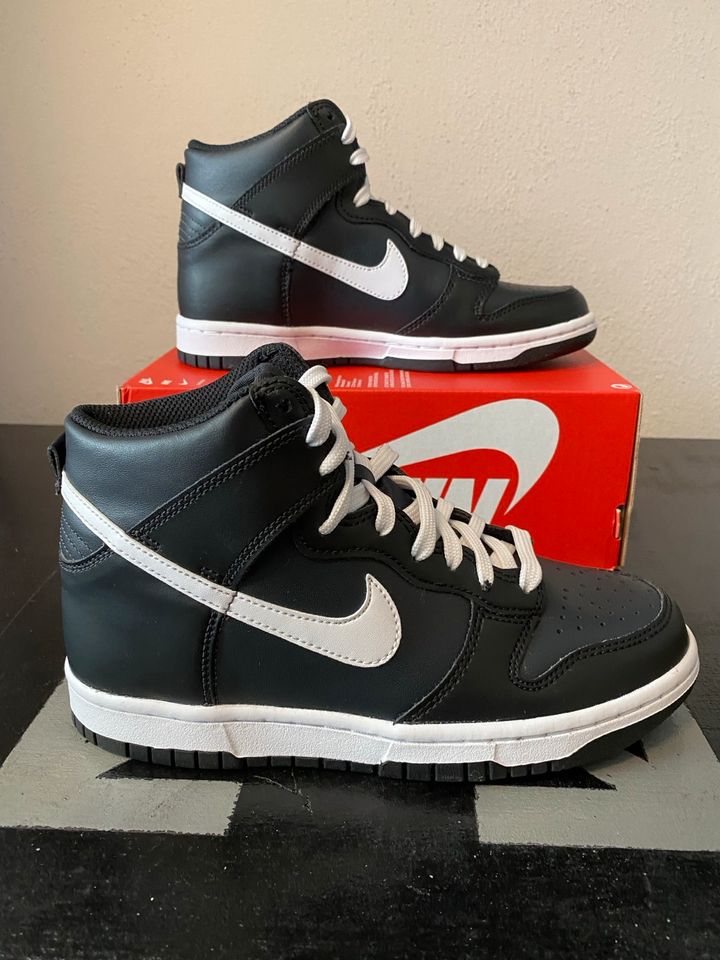 Neu Nike dunk high gr. 37,5 schwarz sneaker Schuhe Sport weiß in Villingen-Schwenningen