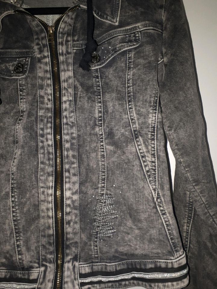 Tredy Jeansjacke Gr. 42 in Dinklage