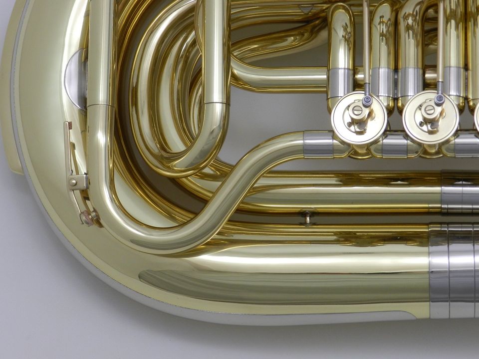 Tuba Bb Amati Lackiert Nach kompletter Renovierung DR22-212 in Görlitz