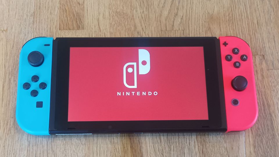 Nintendo Switch (mit verbesserter Batterielaufzeit) in Meine