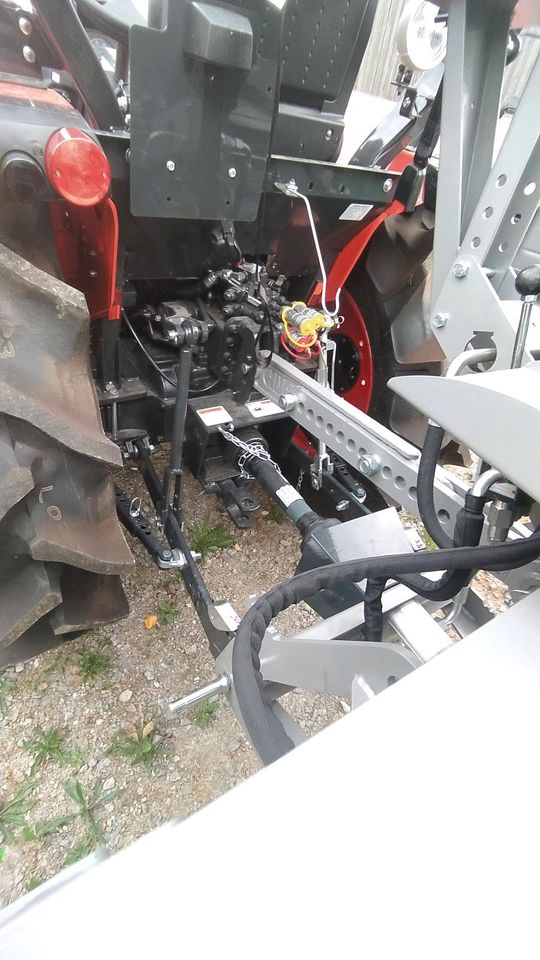 BRANSON Allrad Traktor 48PS mit Stoll Frontlader in Tännesberg