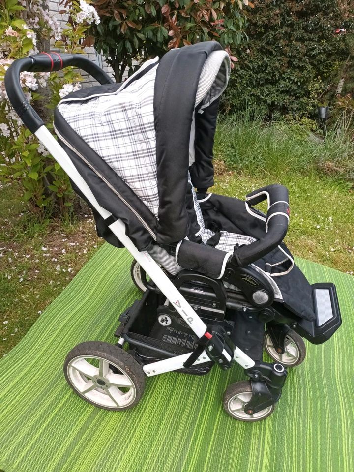 Hartan Kinderwagen in Leverkusen