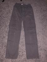 Bershka Cargohose Multicargo Gr. 36 grau Nordrhein-Westfalen - Kreuztal Vorschau