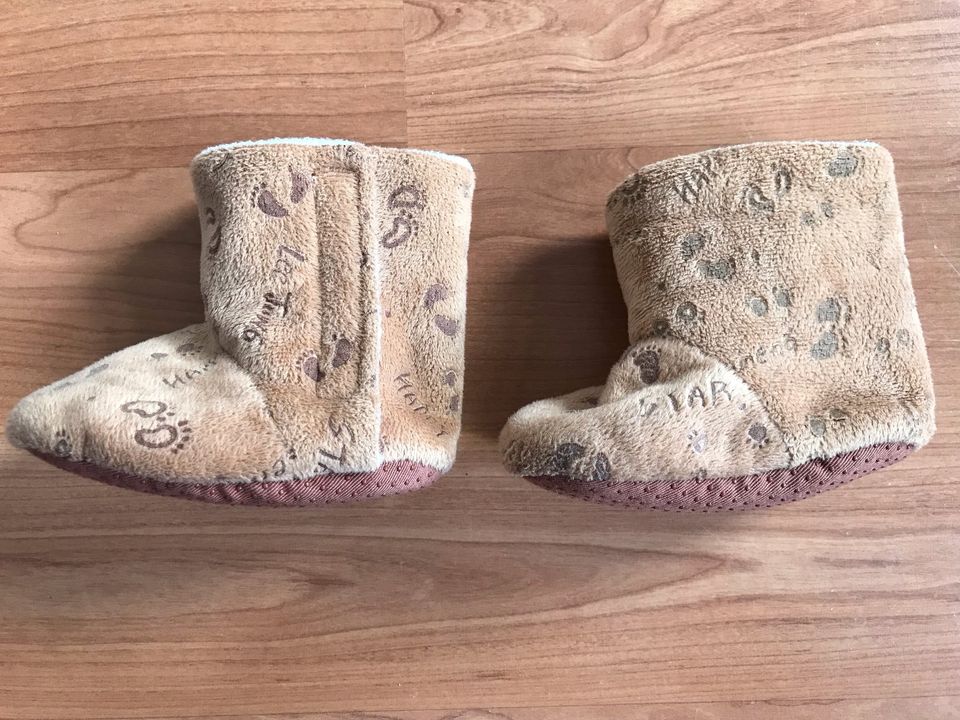 braune Kuschelschuhe Hausschuhe Wagenschuhe Sohlenlänge 12 cm in Dresden