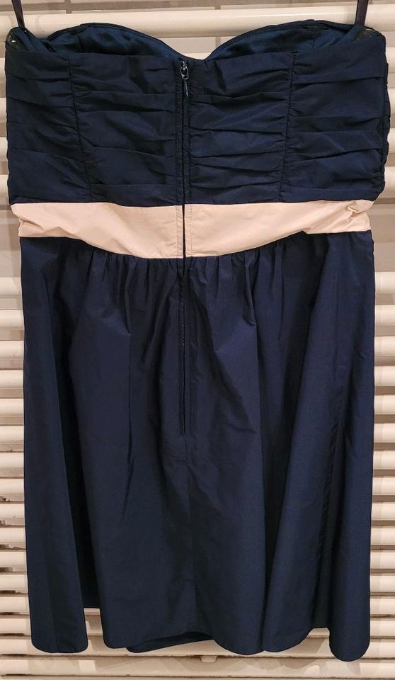 Abendkleid / Ballkleid dunkel blau in Großefehn