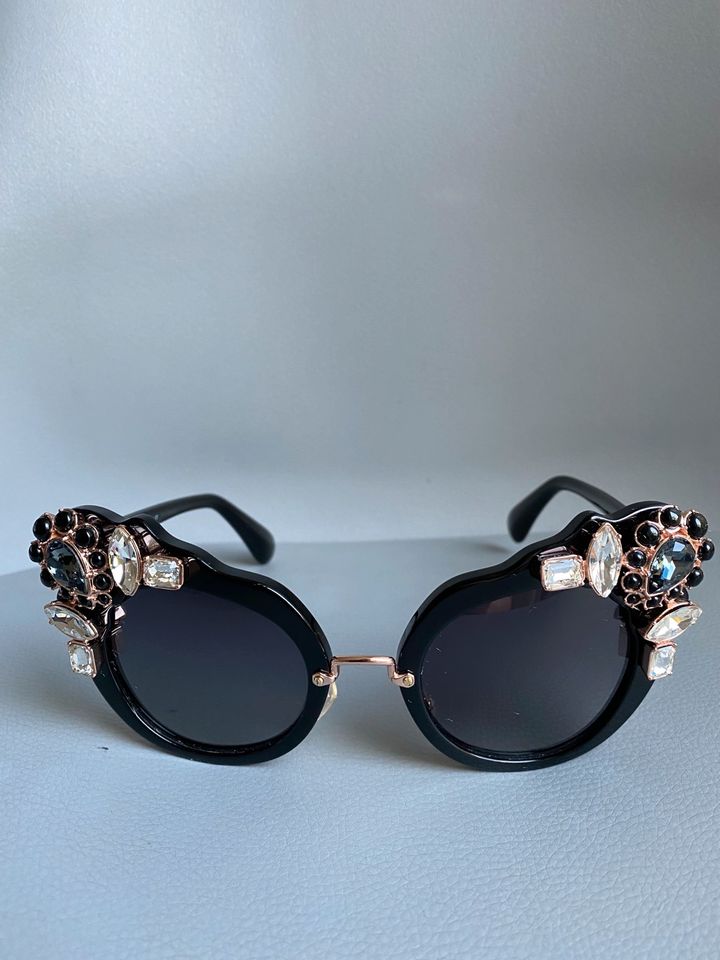 MIU MIU SONNENBRILLE MIT STEINE in Haan