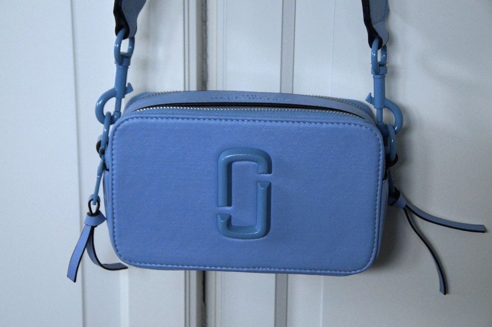 Damen Crossbody Bag Umhängetasche blau mit breitem Gurt in Wismar